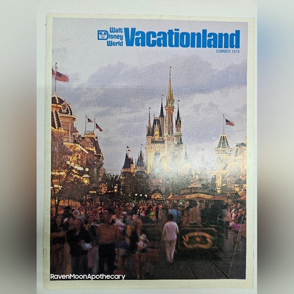4 Walt Disney World /Disneyland Books - Picture 8 of 9